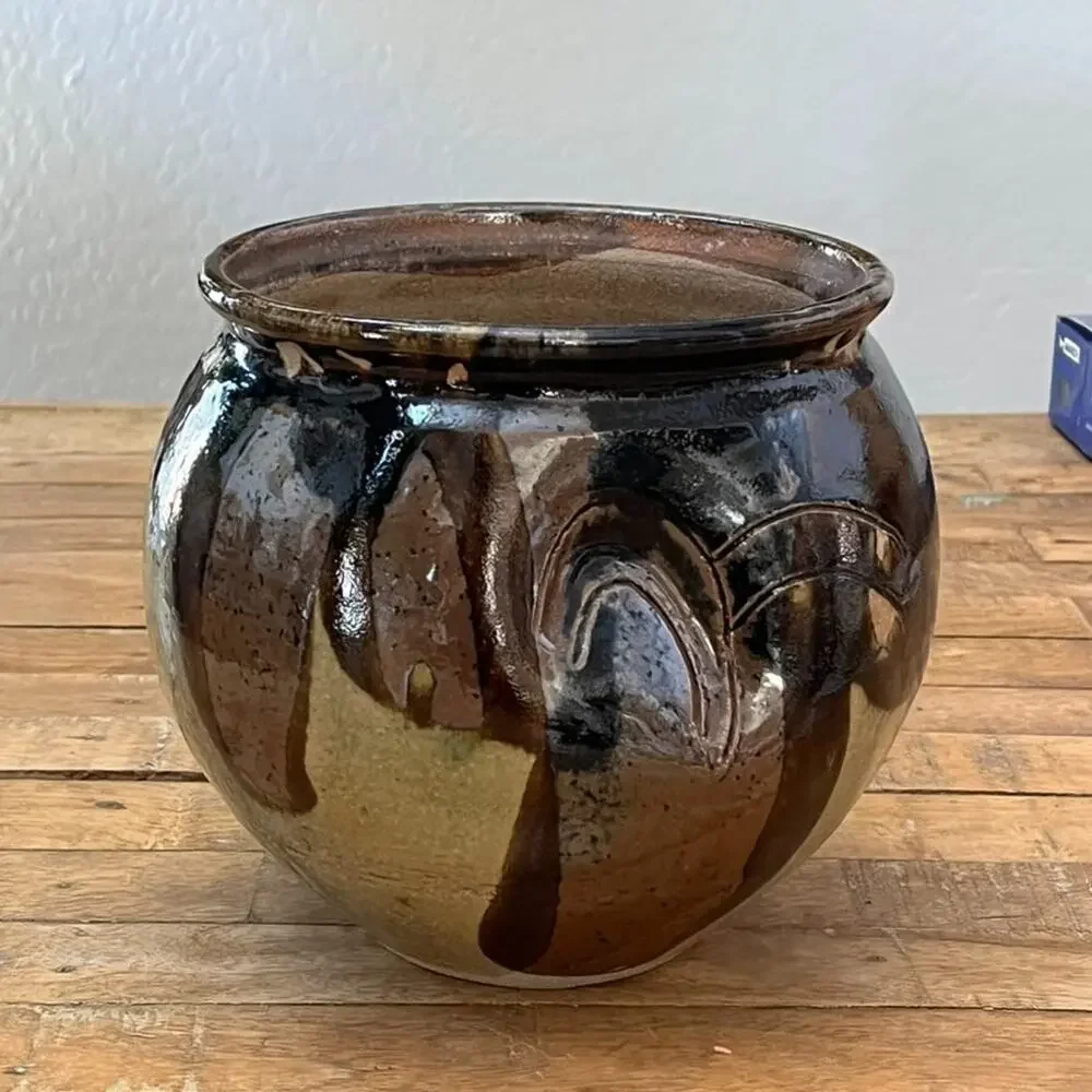 Hand-thrown Studio Art Pottery Stoneware Pot 8